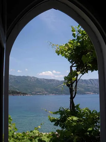 House on the front line in Budva  — photo 6